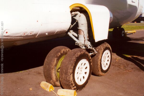 main undercarriage - starboard